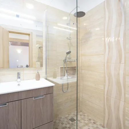 Апартаменты On The By Ocvillas *