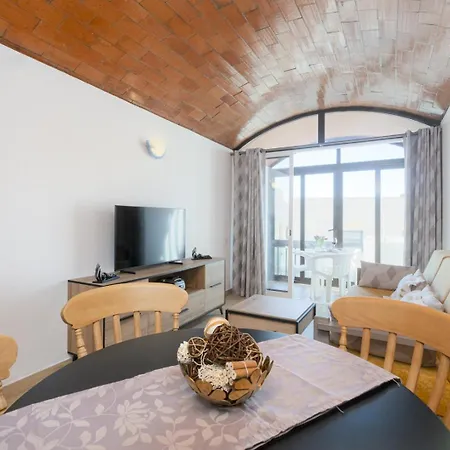 Апартаменты On The By Ocvillas